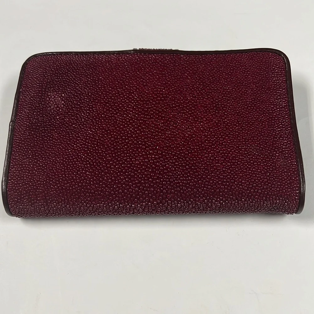Genuine Stingray Bifold Snap with Kisslock Change Compartment Wallet